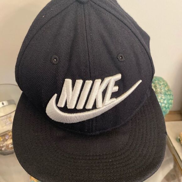 EUC customized Nike True  flat bill lifestyle hat. - Picture 1 of 3